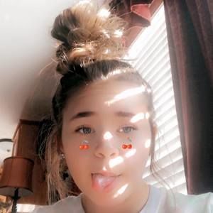 Meet your Posher, Adrianna